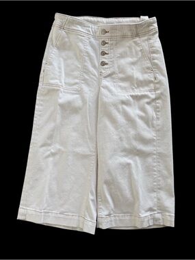 Chico’s High-Waist White Capris